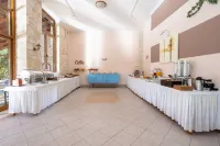 Stratos Hotel