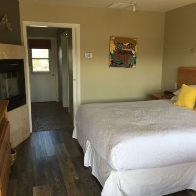 Superior Room, 1 King Bed, Patio, Partial Ocean View