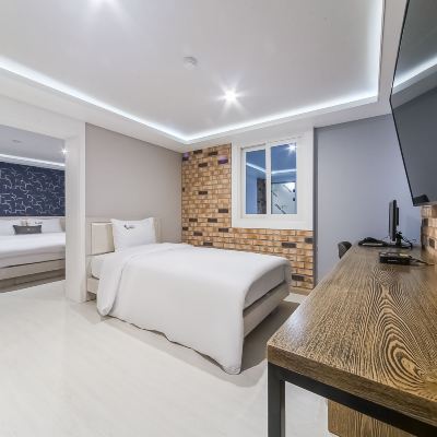 Twin Room (Twin Bath) Gimhae Abangdong Hotel Suites 쿠폰
