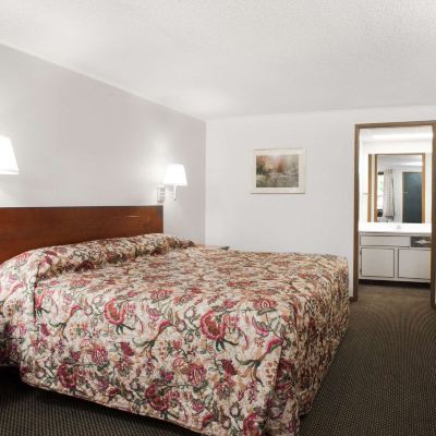 King Room-Non-Smoking Knights Inn - Scranton/Wilkes-Barre/Pittston Promo Code
