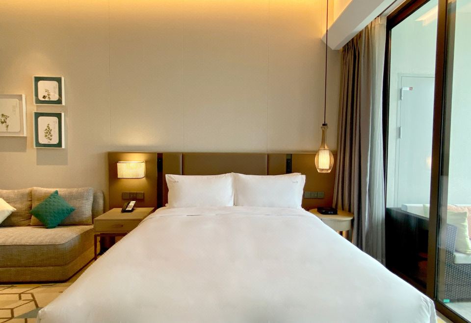 温泉高级湖景大床房