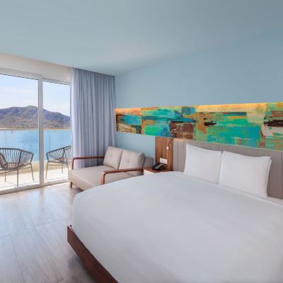 Deluxe Guest Room, 1 King, Sofa Bed, Ocean View, Balcony