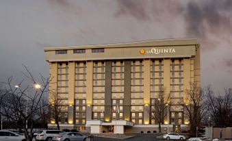 "a large hotel with a sign that says "" la quinta inn & suites "" on top of it" at La Quinta Inn & Suites by Wyndham Springfield MA