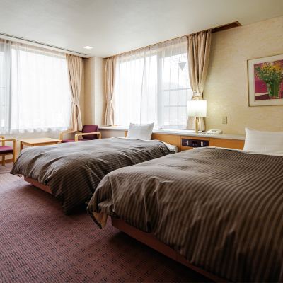 ラグジュアリー和洋室「フラワースイート」17畳(寝室&ひのき風呂付き)(禁煙) 尾瀬を望む　老神温泉「源泉湯の宿　紫翠亭」 クーポン