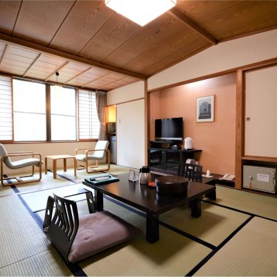 Japanese-Style Room (Top Floor, Annex)