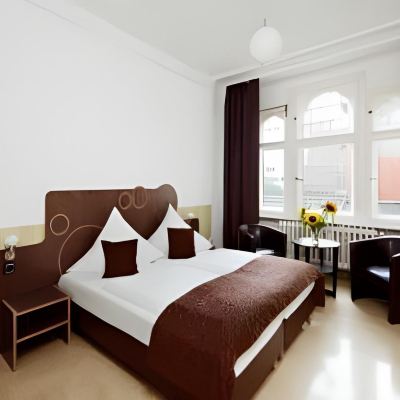 Double Room with Shared Bathroom Three Little Pigs Hostel Berlin Promo Code