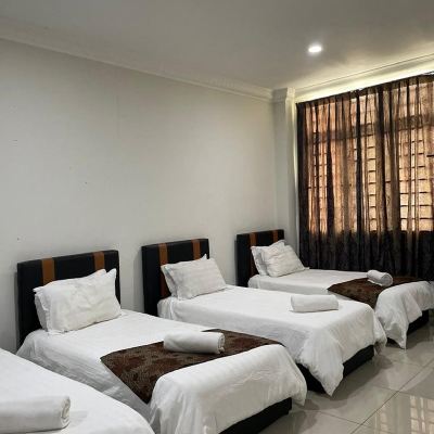 9 Bed Mixed Community Dorm Kupon Hotel Mutiara Kgmmb