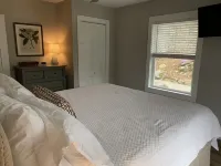 Deluxe 2 King Suites–Walk to Downtown Highlands NC– Fireplace & Fiber Optic