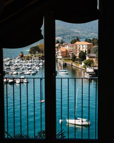 双卧室湖景公寓