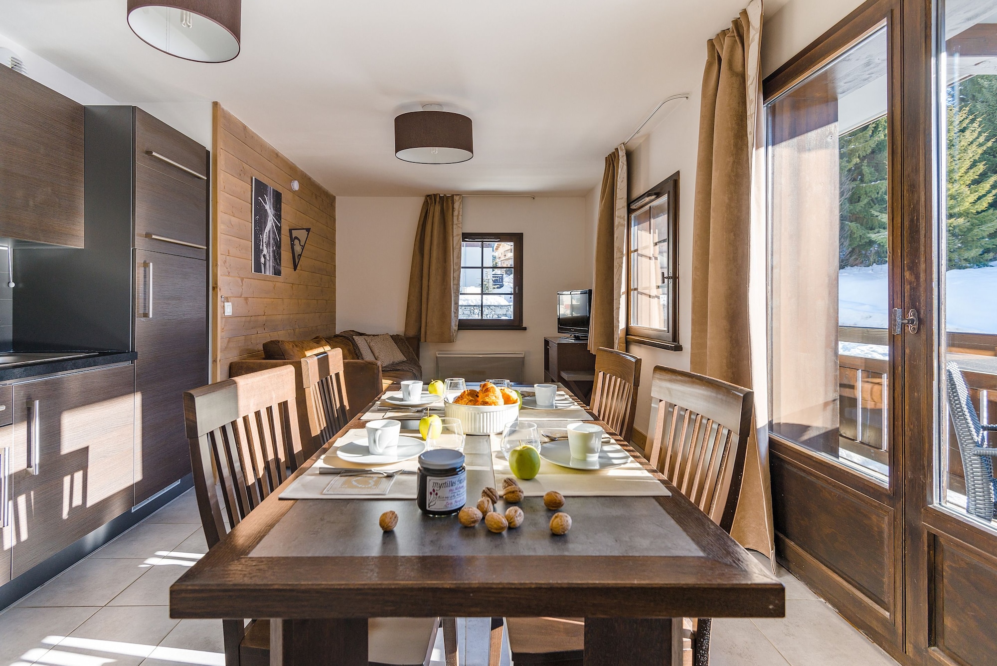 带壁龛的两卧室公寓