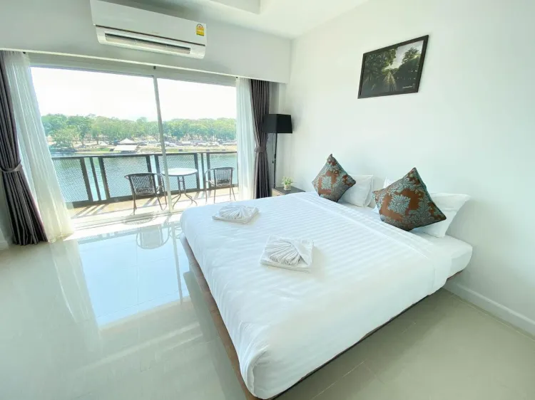ห้องดีลักซ์เตียงใหญ่หรือเตียงแฝดพร้อมวิวแม่น้ำ