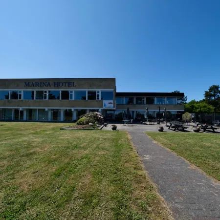 Hotel/ Apartments Marina Отели в г. Грено