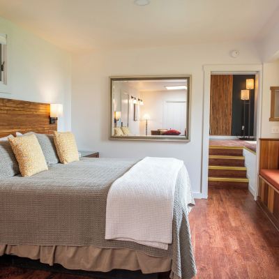 Standard King Suite With Sofa Bed Inn at Buckhorn Cove Promo Code