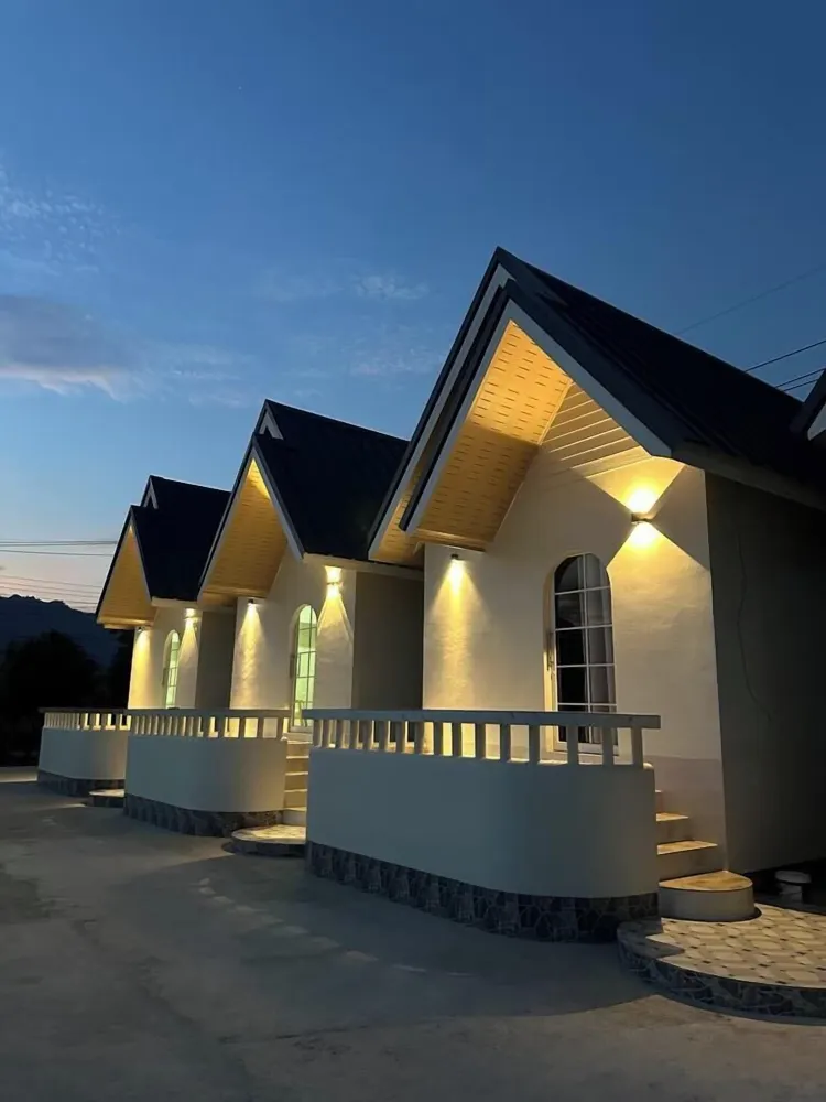 ห้องดีลักซ์พร้อมระเบียงวิวเนินเขา(เตียงคิงไซส์)