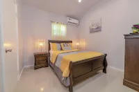 Beautiful 1-bedroom apartment in amazing Buckleys with AC, WiFi Hotele w: 