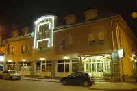 Hotel Vadászkürt Superior Hotels in 