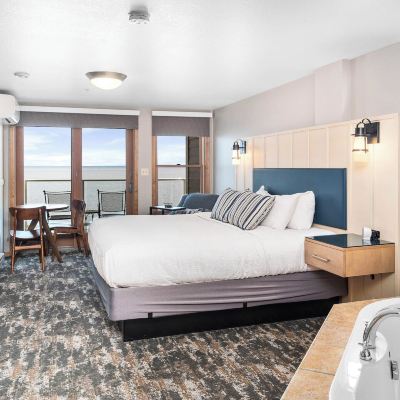 One-Bedroom Suite with Lake View Beacon Pointe on Lake Superior Promo Code