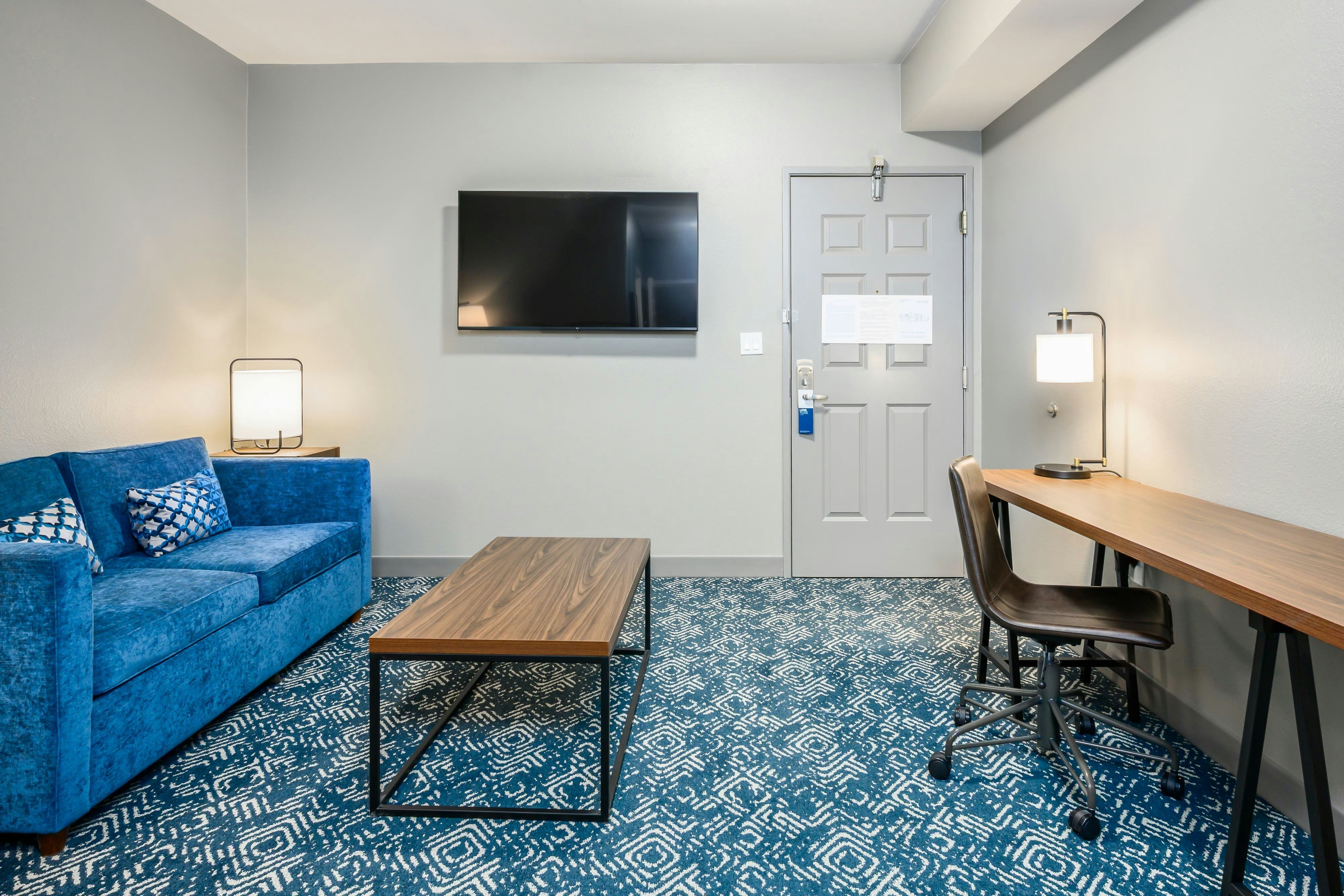 小型套房， 2 张大床和 1 张梳化床