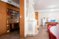 Atika & Atif - Guest House Train Station Venice
