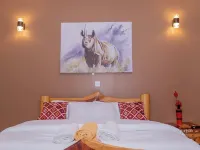 Lux Suites Enkarsis Bungalow Kisaju Hoteles en Central