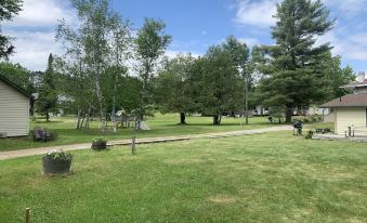 Colonial Bay Motel and Cottages