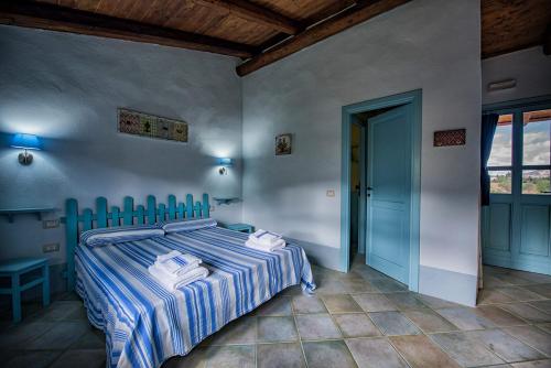 带山景的双人间