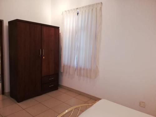 带阳台的两卧室公寓