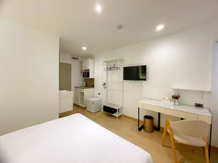 ห้องดีลักซ์ เตียงควีน มีหน้าต่าง