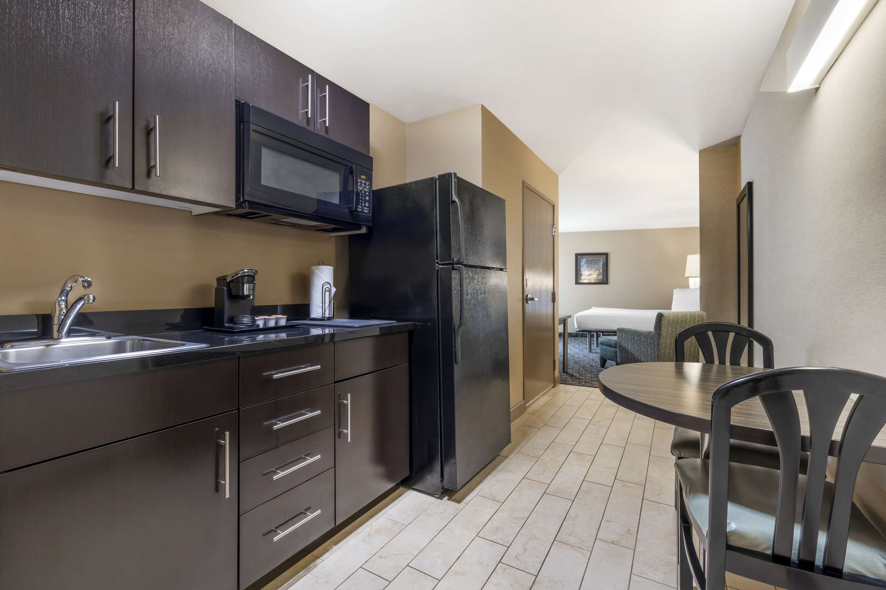 行动无障碍特大床房带浴缸和厨房