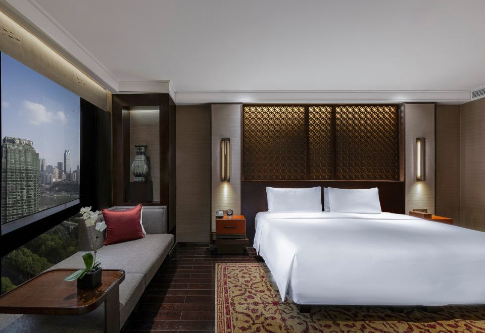 豪華園景客房-特大床