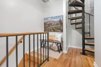 Spacious 4-bedroom apartment with WiFi, AC in enjoyable Newark