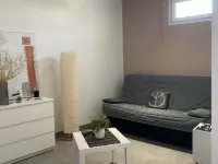 Superbe Appartement Centre Ville Avec vue sur la Mer. Lit et Chaise Haute Bébé فنادق في سيت