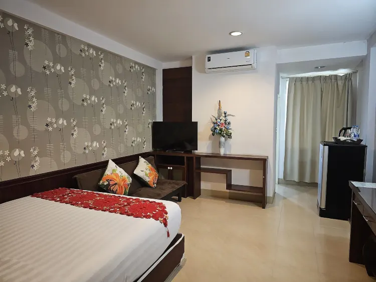 ห้องดีลักซ์ เตียงใหญ่ 1 เตียง