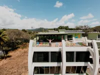 沖浪學校及青年旅舍