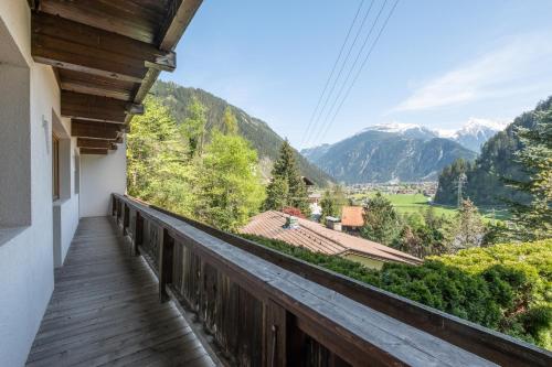 带阳台的两卧室公寓