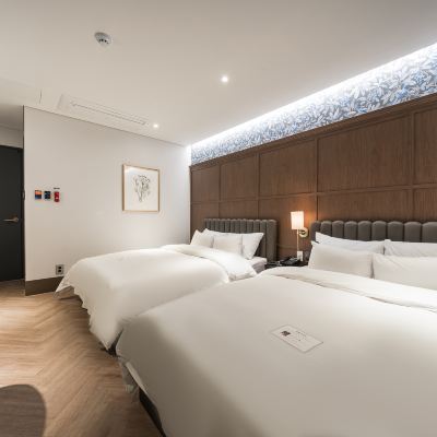 Deluxe Twin (Bath, Styler, 65"UHD TV, No hard high specification 2PC) 브라운도트 호텔 충주역점 쿠폰