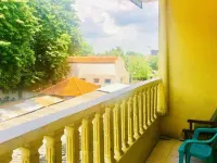 Dharmawati Stay at Surabaya 瓦魯住宿飯店