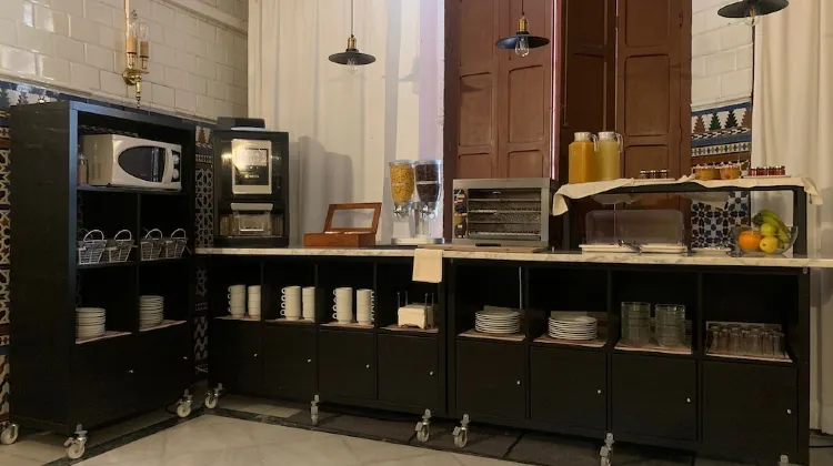 Bed & Breakfast Naranjo 食事・レストラン