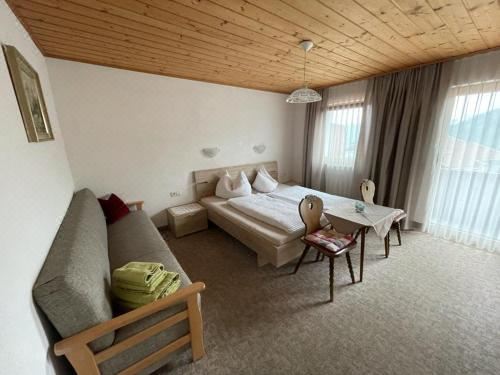 带阳台和露台的双卧室公寓