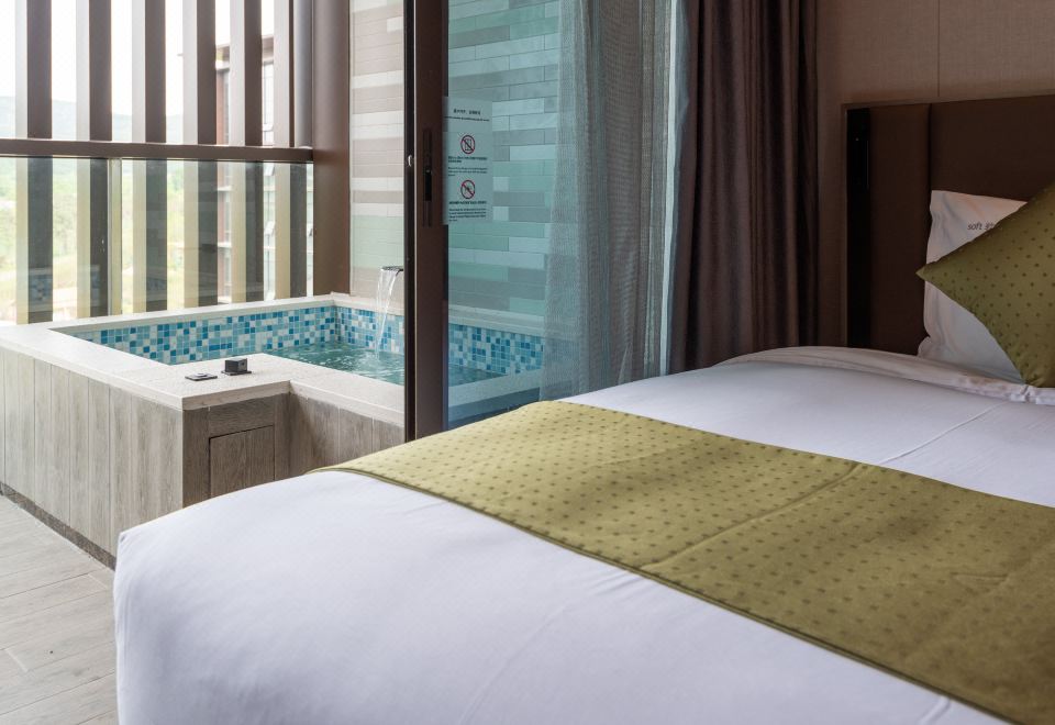 温泉高级街景大床房