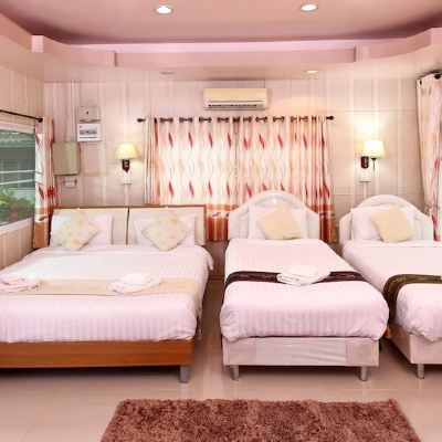 Deluxe Suite with Private Bathroom-Srinan