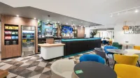 홀리데이 인 레딩 웨스트 바이 IHG