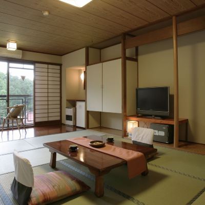 ◇Main Building 4th Floor◇[Renovated Guest Room] [Japanese Room] [Non-Smoking] [Mountain View] 登山電車で行く絶景露天風呂の宿　常盤館 クーポン