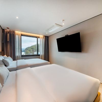 Suite Party Room-Breakfast Service (Additional Charge For 5 People Or More, Double 2Bed) Andong Case Hotel 쿠폰