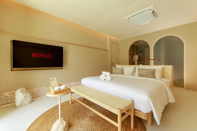 King Room With Pool Access