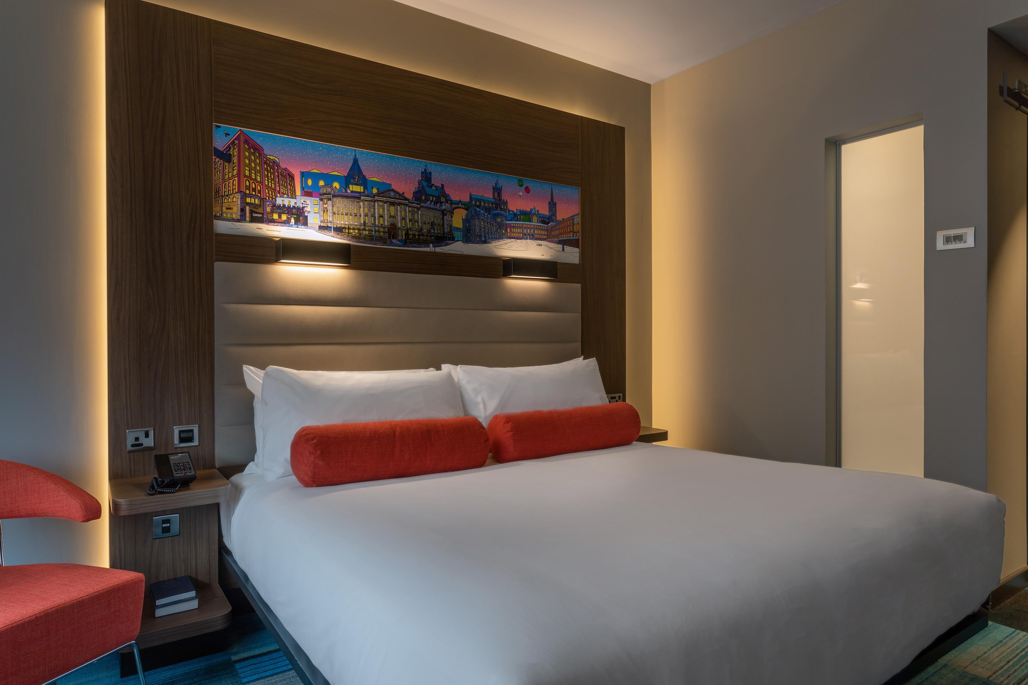 雅乐轩特大床房