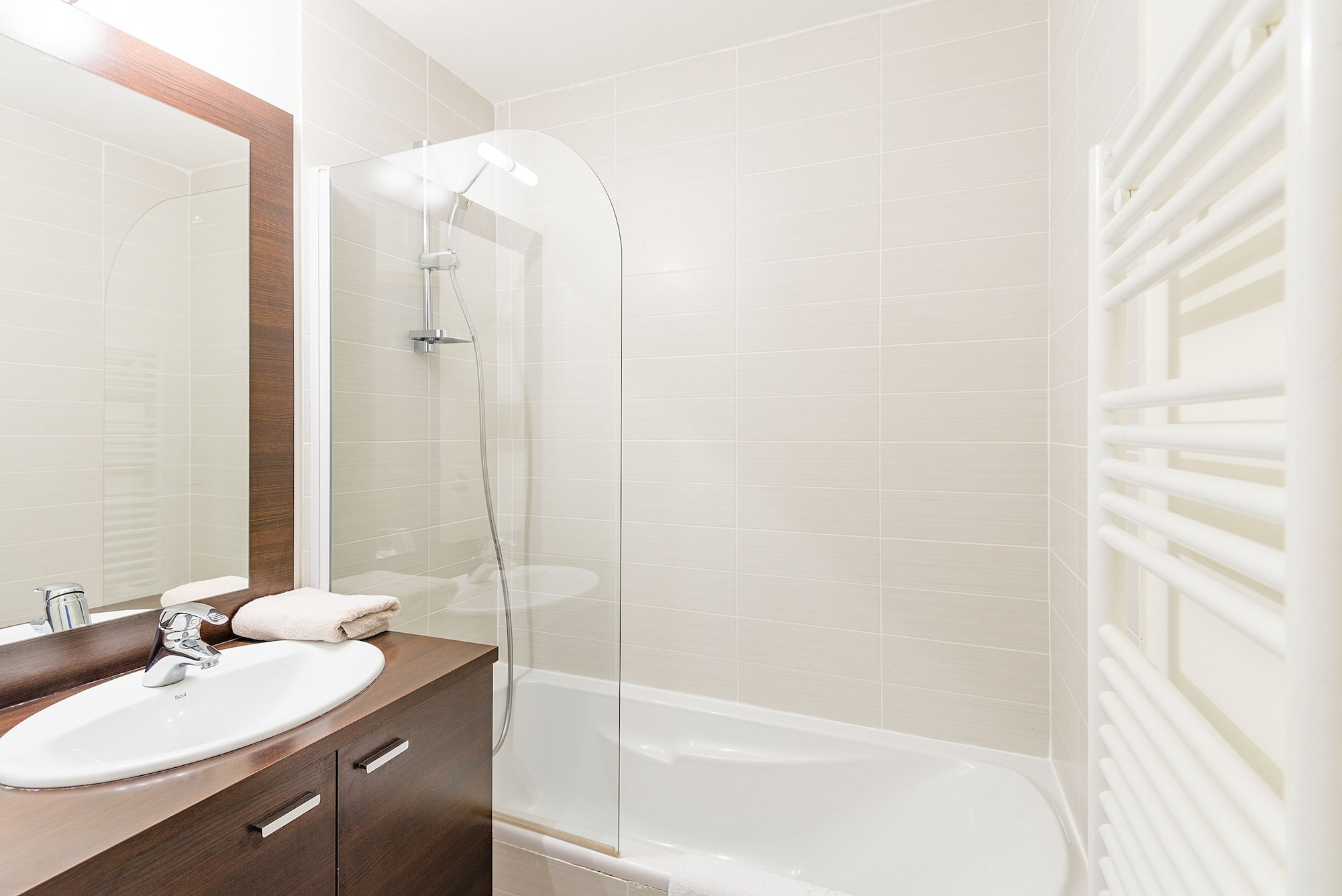 带壁龛的两卧室公寓