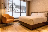 Hew & Draw Hotel