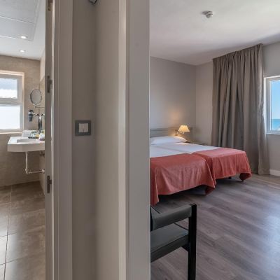 Triple Room Pato Rojo Promo Code