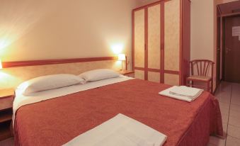 Hotel Rose&Crown - Housity